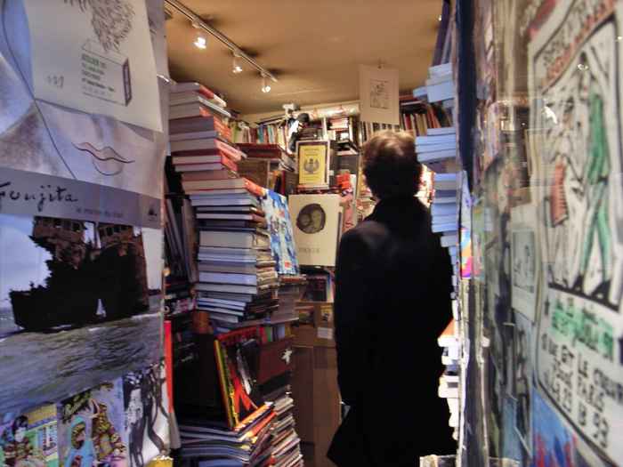 Un Regard Moderne Bookstore, 10 Rue G&icirc;t-le-Coeur, Paris